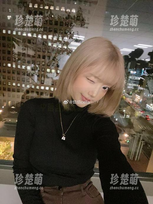 切切celia 超清晰切切celia白衬衫写真,展现简约中蕴含的优雅气质.txt