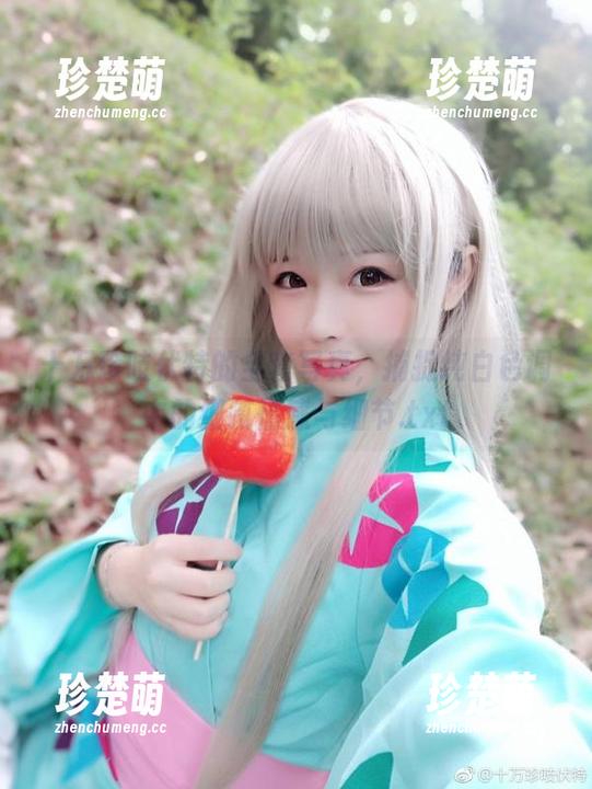 十万珍吱伏特 十万珍吱伏特的全套写真,捕捉纯白色调中的细腻情感与细节.txt