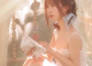 南国足艺 – 迷失在静儿的私拍写真中：害羞小美女的甜蜜瞬间.txt