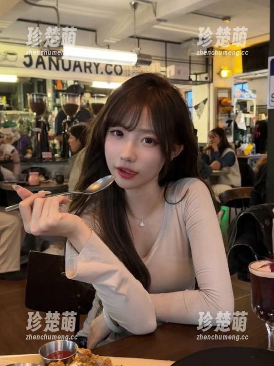 福利图片大集合！探秘可可小白兔电车上的女高中生风格.txt