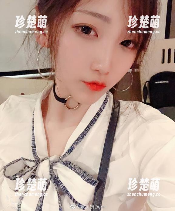 感受“啾小妍”金发芭比的魅力，超详细的cos图册引领时尚新风潮.txt