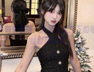 喵写真倾情呈现：无圣光烘托下的稚嫩黑丝时刻.txt