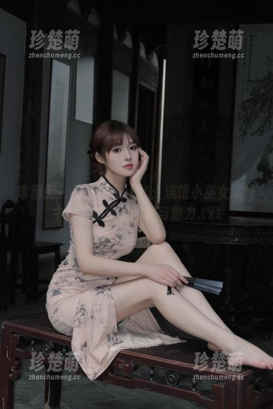 嗲囡囡-流氓小巫女 嗲囡囡 - 最新图册上线:流氓小巫女演绎牛仔裤的多重风格与魅力.txt