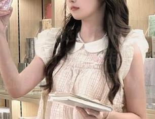嗲囡囡 – 在这组精选的芷儿Momoko甜心写真中，发现属于她的独特魅力，让每一张图片都诉说故事.txt