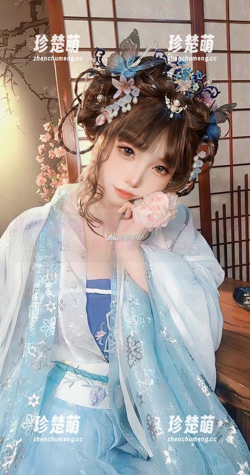 探索墨玉M连衣裙的无限可能：精致cos作品，免费下载奢华视觉.txt