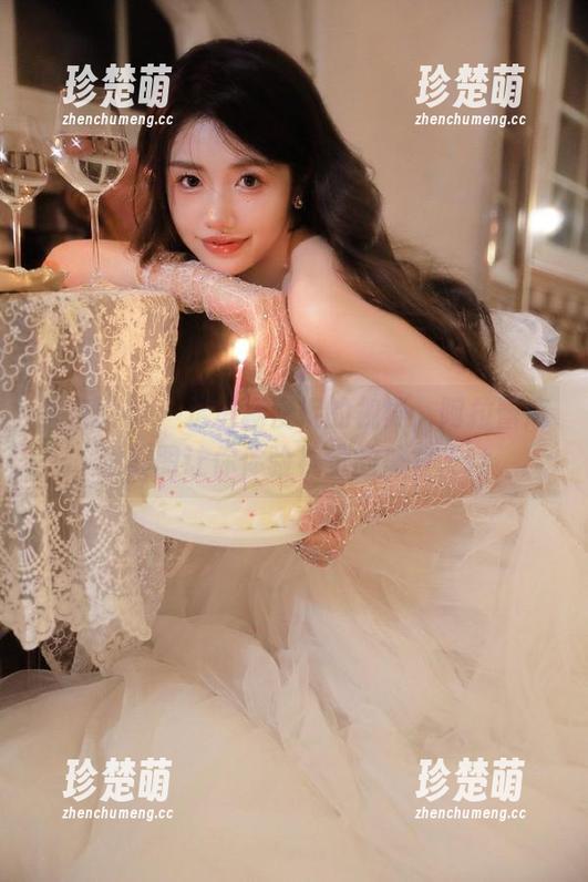 头条女神-杨漫妮 头条女神 - 走进杨漫妮的视界,阿拉蕾高清美图让你体验视觉的盛宴.txt