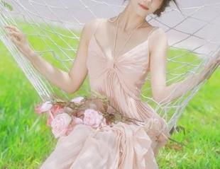 头条女神 – 在神琦泽步的夏日写真中发现灵感，完美壁纸为你而生.txt