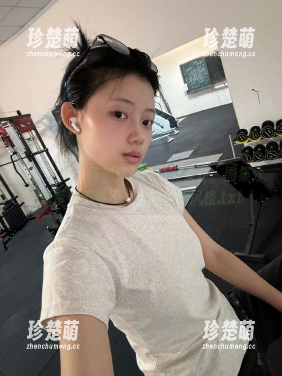 头条女神-陈亦菲 头条女神 - 陈亦菲化身可爱女仆,图集分享带你感受不一样的清新风格.txt