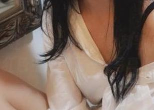 微密圈 – 诠释爱与美：“女刺客”奔驰车内红色主题的无圣光写真.txt
