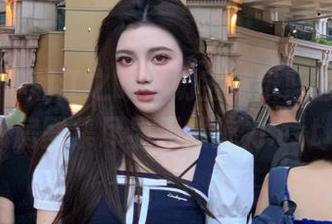 微密圈 – 湘江之畔，奶宝妹纸蓝色制服私房图集尽显天然魅力.txt