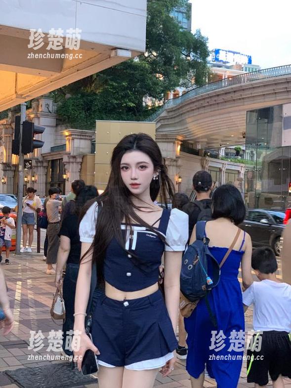 微密圈 - 湘江之畔，奶宝妹纸蓝色制服私房图集尽显天然魅力.txt