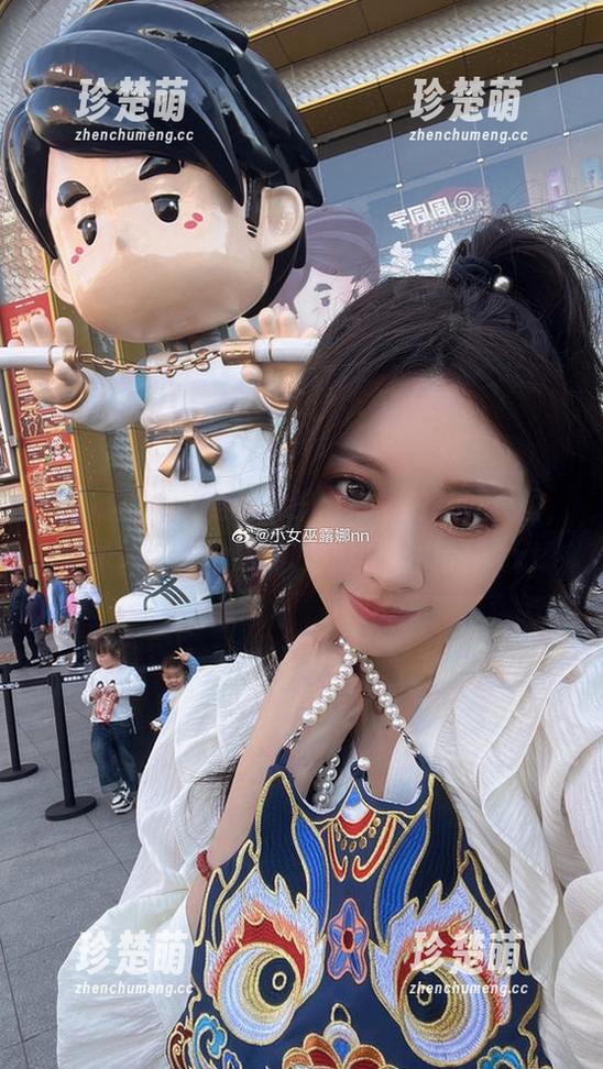小女巫露娜 细腻展现小女巫露娜护士形象的写真套图,记录她无与伦比的职业风采和精神.txt