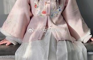 清新脱俗的小女巫露娜，吊带风格私拍美图大曝光.txt