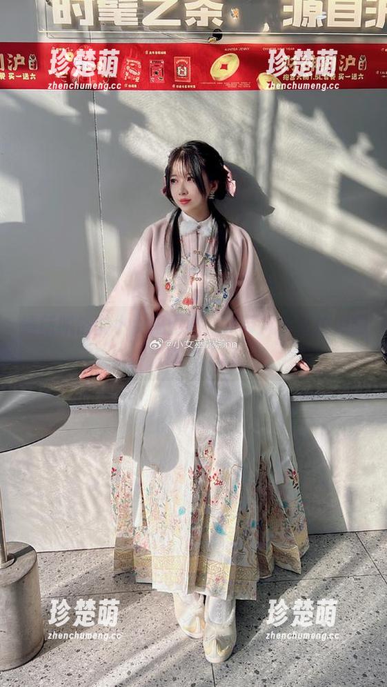 小女巫露娜 清新脱俗的小女巫露娜,吊带风格私拍美图大曝光.txt