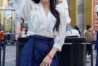 高清图片记录小女巫露娜与毛衣的动人故事，让每个细节绽放光彩.txt