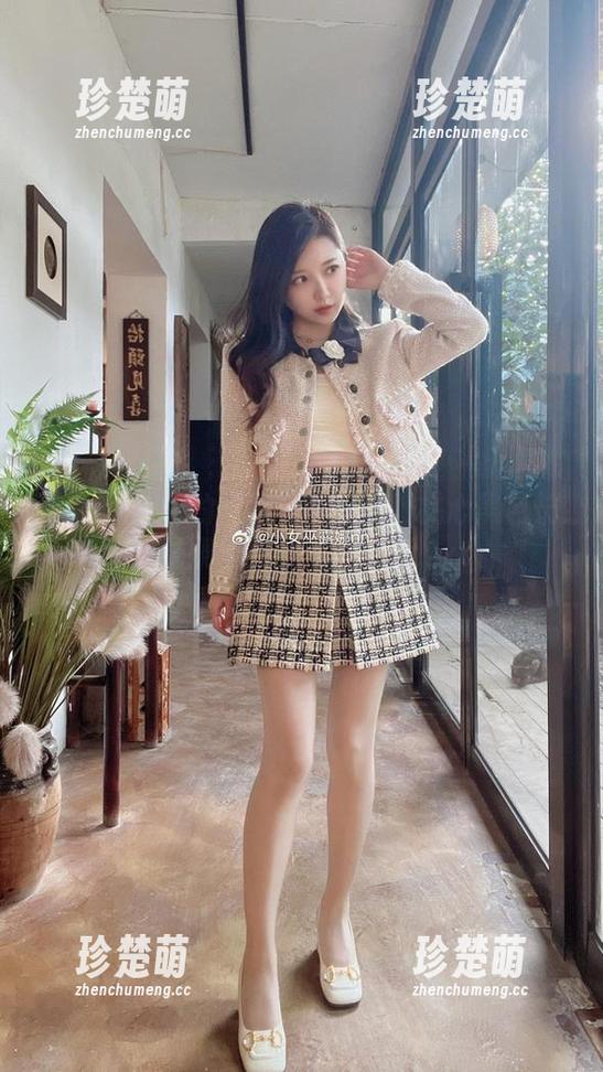 小女巫露娜 小女巫露娜的福利写真:和服桃心黑色长筒袜展现她的优雅气质.txt
