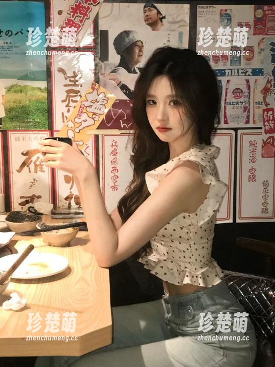 小玉吃果冻 微密圈 - 超可爱的小玉吃果冻足球宝贝图包来了,作品展现她甜美笑容与俏皮姿态,绝对不容错过!.txt