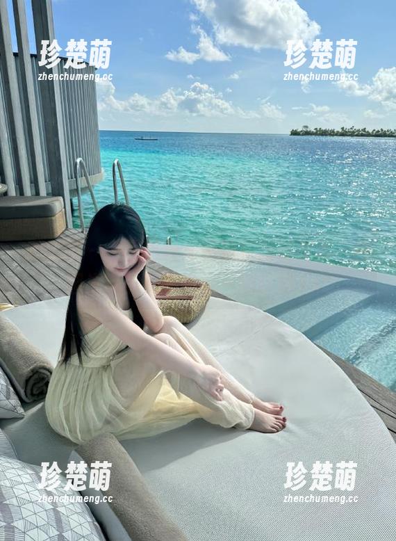 微密圈 - 小玉吃果冻最新校服写真集，校园生活的精彩瞬间一网打尽.txt