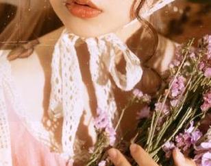 少女秩序 – 小鱼的丝滑写真图包，虽然我自嘲，但也想变得如此迷人。.txt
