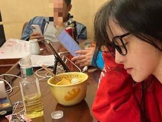 尤果网 – Maggie的美足写真合集:足部美学,让你重新定义魅力!.txt