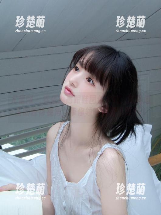 尤果网 - 乔依琳高跟鞋图包下载：时尚博主的独特视角，带你领略鞋履之美.txt