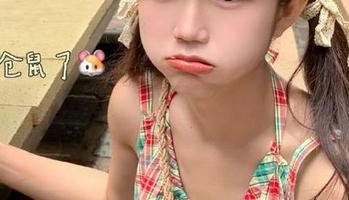 尤果网 – 让你目不转睛的乔依琳皮衣写真原图，时尚与艺术的结合.txt