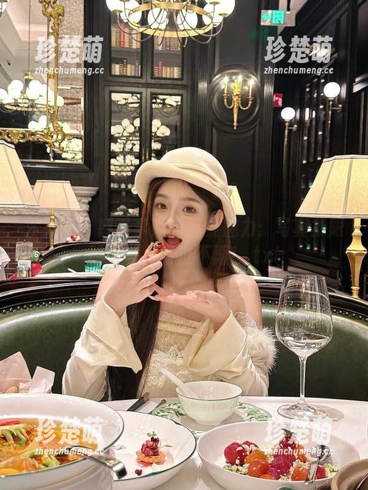 尤果网-李焱 尤果网 - 感受李焱的温柔魅力:写真集限时下载,错过不再!.txt