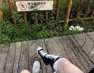 尤果网 – 艾小青女王写真壁纸合集，带你领略创意与优雅的完美交融！.txt