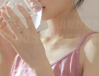 尤果网 – 又来了!黛熙儿婚纱套图更新,看看她是如何让婚纱变成超模装备的!.txt