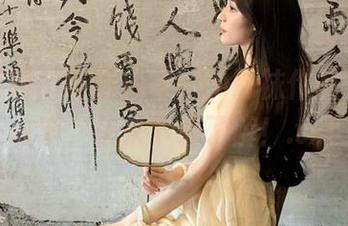 不止美貌，屿鱼yukako网袜作品背后的故事，快来下载了解！.txt