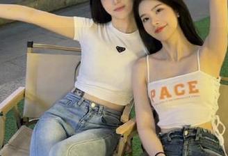 异思趣向 – 在线浏览小宝白色裤里丝写真，探寻她在服装与艺术中的完美结合！.txt