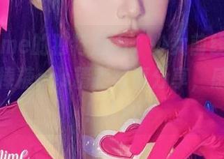 弥美Mime的独特魅力，少女前线AA-12无烟棒棒糖cos精彩写真分享，感受热情！.txt