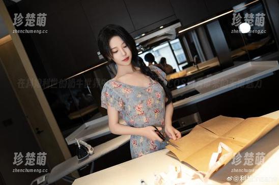 在抖娘利世的奶牛世界中畅游：角色扮演COS图片带来的无限魅力！.txt