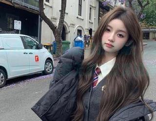 看完全套作品，我只能自我解嘲：抱走莫子的黑色修女艺术让我无法边欣赏边自信.txt