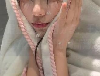 星颜社 – 最新长腿美图分享：王婉悠Queen的写真作品引领时尚新潮流.txt
