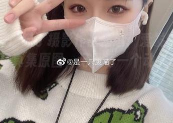 是一只废喵了摄影作品精选：爱发电时期17套写真集原图，记录每一个动人时刻.txt