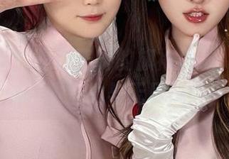 私房摄影：是依酱呀的旗袍风采，图片展示她的优雅魅力与无尽风情！.txt