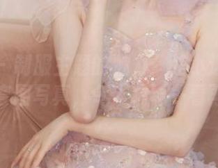 微密圈 – 制服主题的魅力：是小逗逗呈现的独特套图写真，令人想要一看再看.txt
