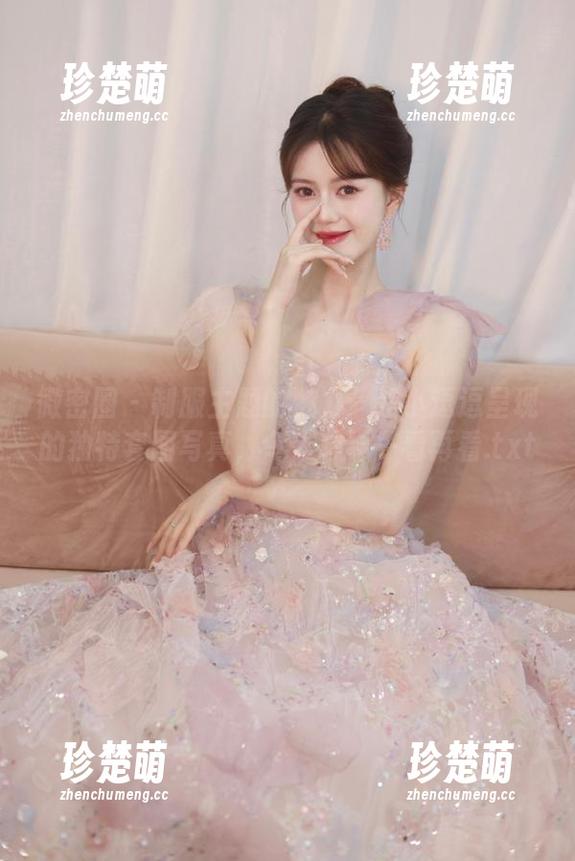 是小逗逗 微密圈 - 制服主题的魅力:是小逗逗呈现的独特套图写真,令人想要一看再看.txt
