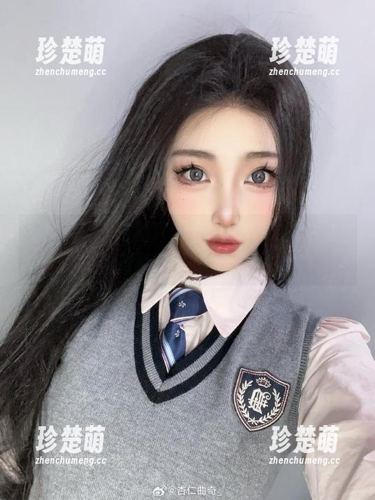 体验杏仁曲奇的独特夏天作品，在线探秘她的创意与灵感之源！.txt