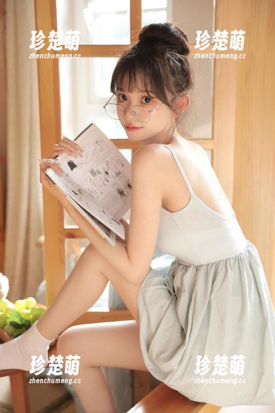 杨衣yangyi带你走入凝光之境，图集下载到手，光影美翻天！.txt