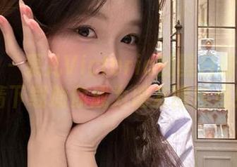 微密圈 – 果儿Victoria的醒目粉色写真：高清下载助你成为朋友圈焦点！.txt
