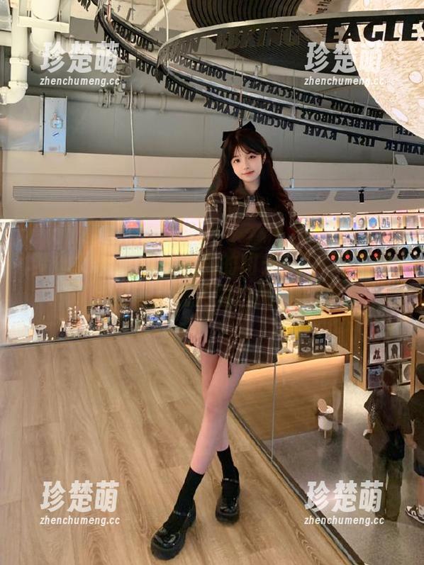 梦丝女神-玥玥 梦丝女神 - 白衬衫里的阳光:玥玥写真背后的幽默搞笑图片风格.txt