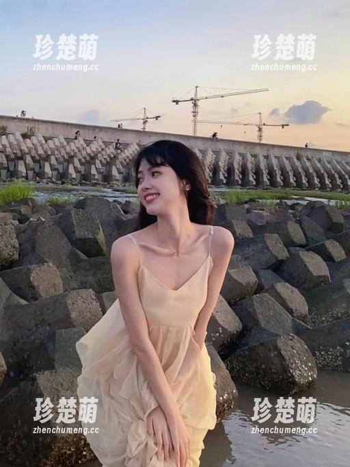 微密圈 - 精致时尚：梦里一只喵白色吊带袜写真作品最新图库推荐.txt