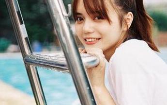 森萝财团 – 白丝魅影：Aika穿搭10D极细光滑丝袜原图，写真展现性感与时尚的完美结合.txt