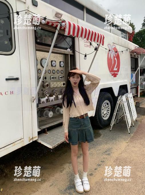 森萝财团 - 小七的棉袜写真图集：在日常中发现不平凡的美丽.txt
