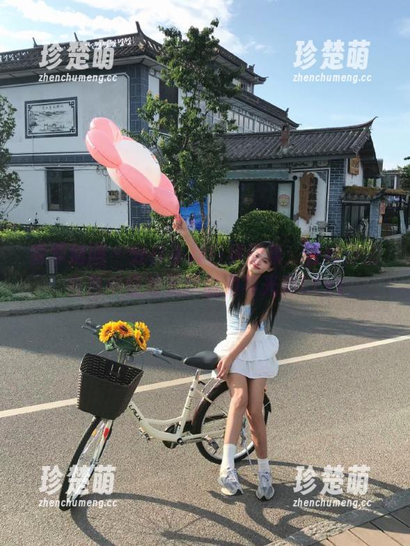 森萝财团 - 分享小梓白裙图集：在纯净的白色中绽放无尽魅力与光彩!.txt