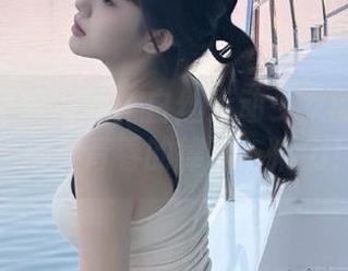 精选自森萝财团：白丝运动少女的原图与壁纸，捕捉青春的律动与活力！.txt