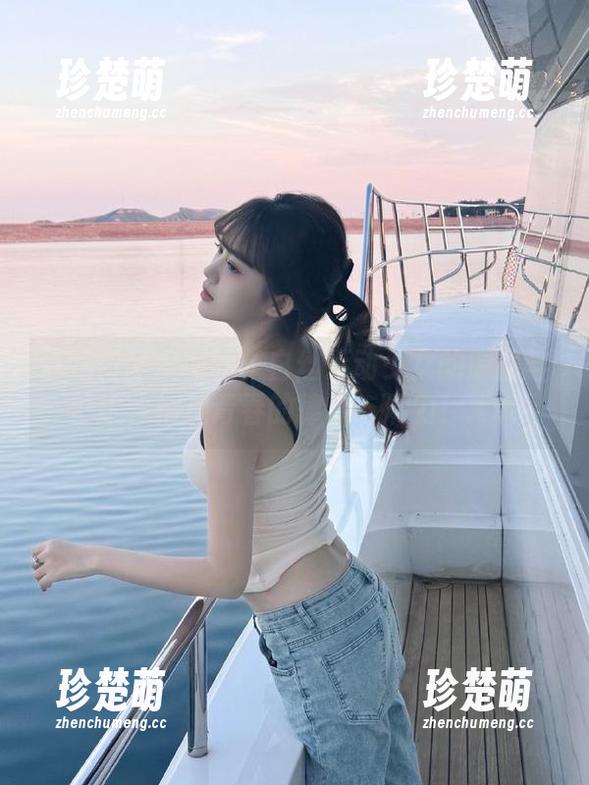 森萝财团 精选自森萝财团:白丝运动少女的原图与壁纸,捕捉青春的律动与活力!.txt