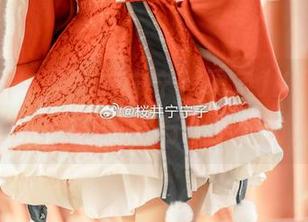 原图图片中的樱井宁宁，黑色JK风格展现不一样的青春气息与个性魅力。.txt